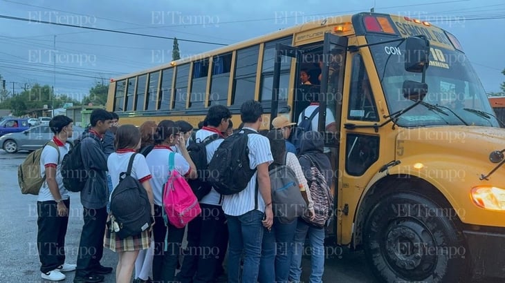 Estudiantes tienen transporte gratis a sus escuelas en Frontera