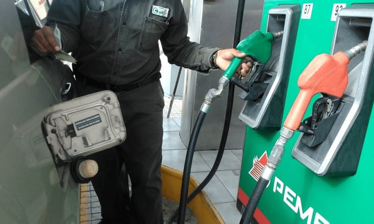 Se hace pasar por miembro del crimen organizado para robar en gasolinera