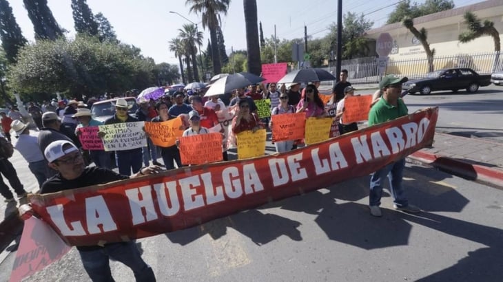 Protestan alumnos; quieren clases