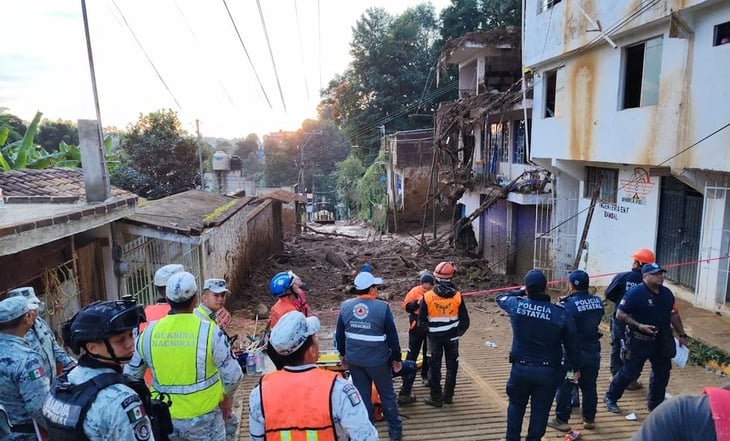 Deslave de cerro sepulta a una familia en Xalapa, Veracruz