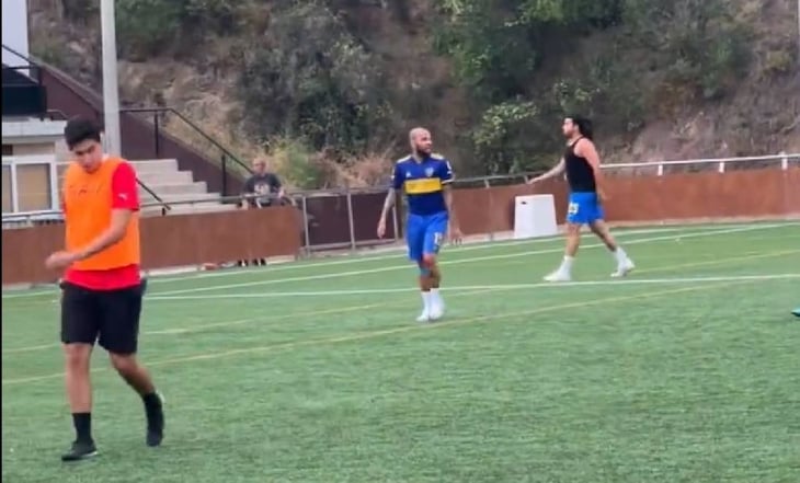 VIDEO: Dani Alves vuelve a la canchas en Barcelona tras salir de prisión