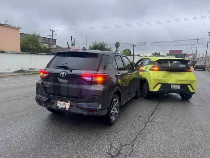 Mujer provoca choque en la colonia Los Noventa