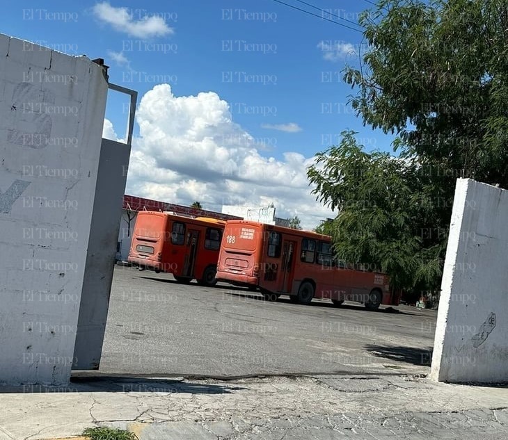 Chofer de trasporte público se da a la fuga tras provocar accidente 