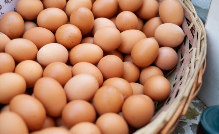 Retiran huevos de supermercados de Wisconsin por brote de salmonela