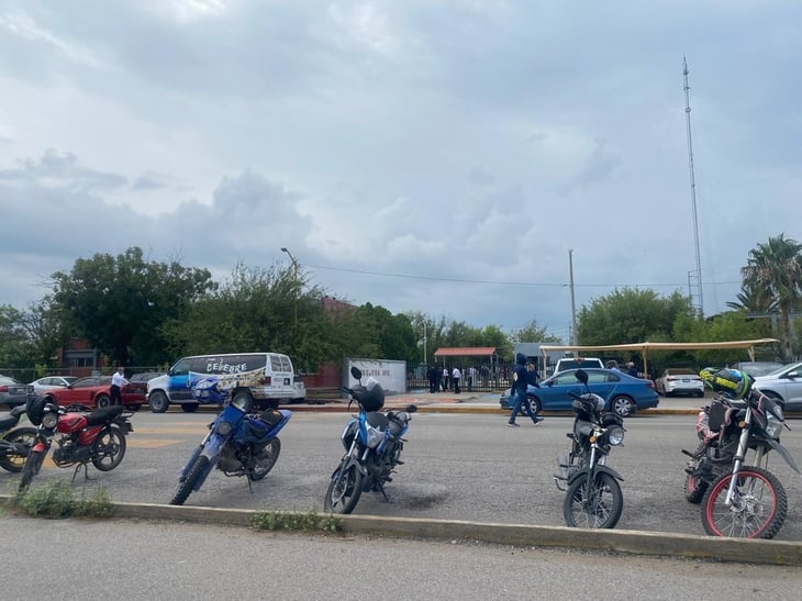 Motociclistas menores de edad abundan en las prepas