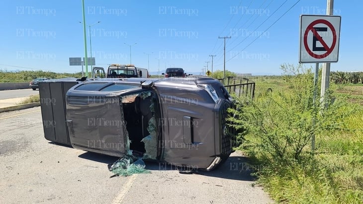 Conductor sale ileso tras volcadura en el Carlos Salinas de Gortari