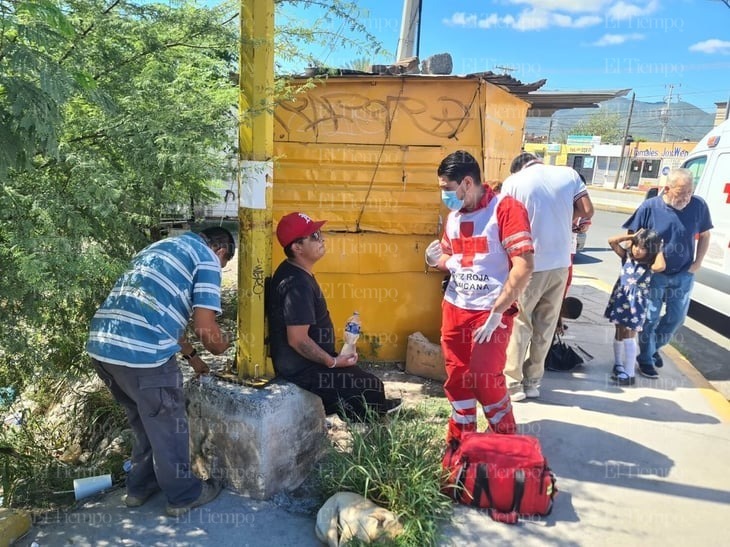 Motociclista acaba golpeado tras choque en Praderas de Monclova