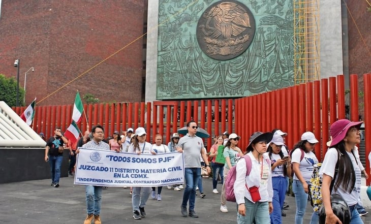 Trabajadores del Poder Judicial levantan plantón en San Lázaro