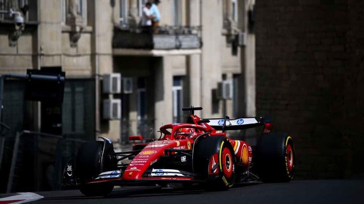 F1: Charles Leclerc chocó, se quejó, insultó y lideró en Bakú