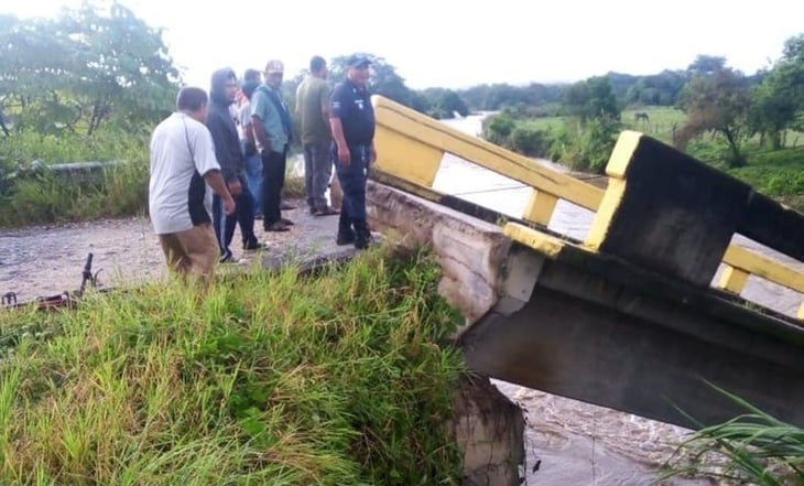 Colapsa puente vehicular por fuertes lluvias en Putla de Guerrero, Oaxaca