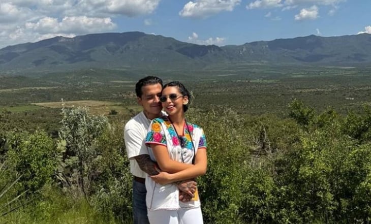 Ángela Aguilar y Christian Nodal presumen románticas fotos en Zacatecas