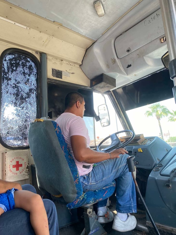 Estudiantes se quejan del camionero de Flores Borja por manejar a exceso de velocidad