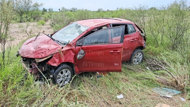 Familia sufre volcadura en la carretera Monterrey-Monclova