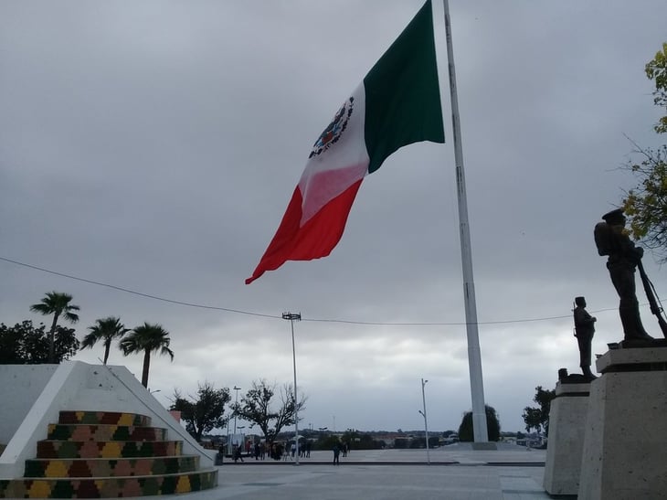 Invitan a respetar los símbolos patrios durante las fiestas mexicanas