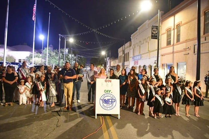 Iluminan el centro de Eagle Pass con el programa 'Light Up Downtown'