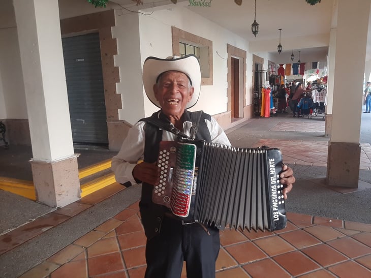 Rubén Castillo Juárez: El Pingüino Mayor que ha encantado con su acordeón