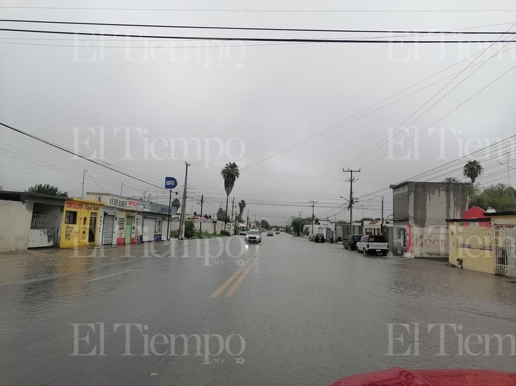 Lluvias causan encharcamientos y semáforos descompuestos