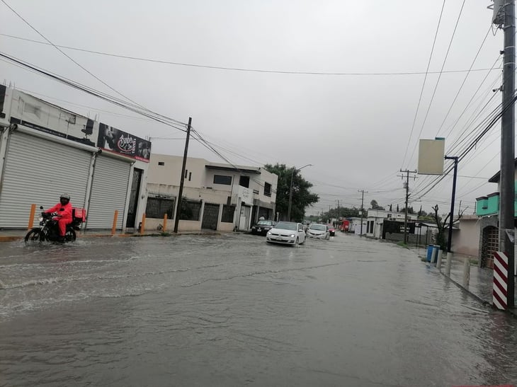 Lluvias en Monclova con fallas en semáforos y calles anegadas  