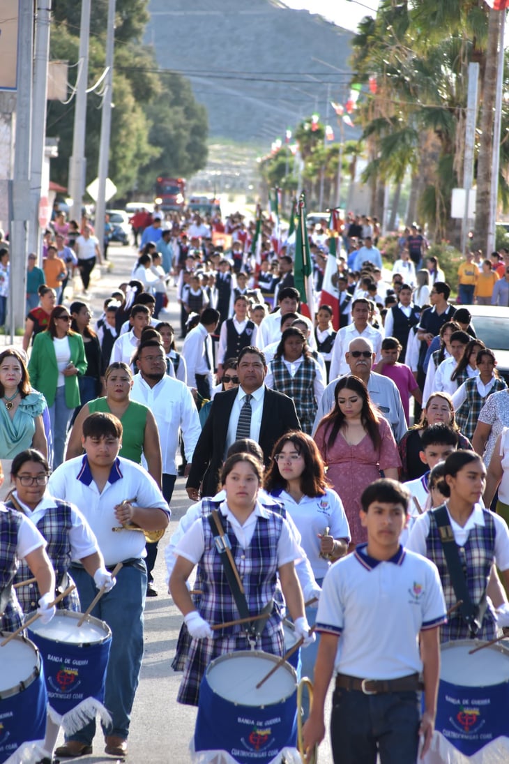 Desfile de Cuatro Ciénegas recorre calles históricas