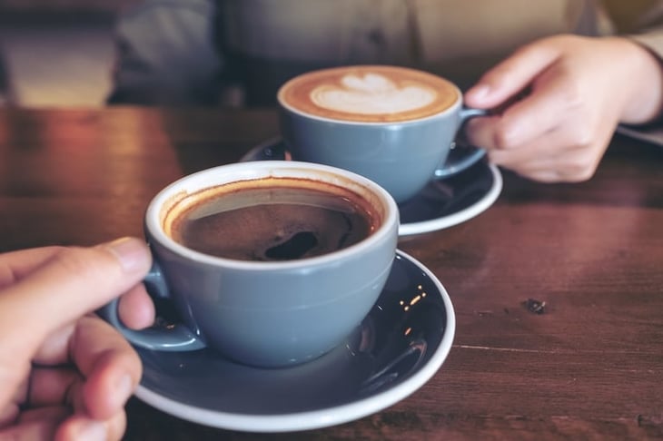 Unas cuantas tazas de café al día pueden ayudar a tu corazón