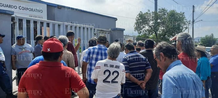 Obreros reclaman a AHMSA pagos a sindicato y otros