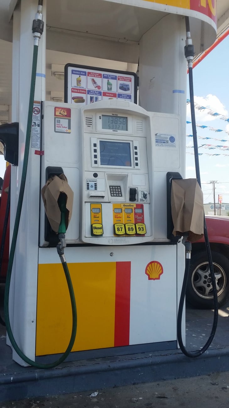 Hasta 20 pesos la diferencia en la compra de un galón de gasolina en la frontera