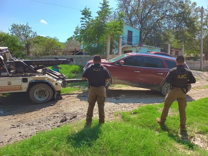 Autoridades estatales en Acuña aseguran autos robados