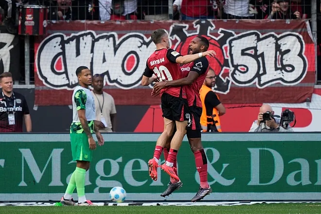 El Bayer Leverkusen de Xabi Alonso lo vuelve a hacer: doble remontada para ganar al Wolfsburgo en el 93'