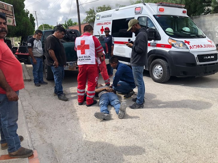 Sujeto resulta herido al ser atropellado; el conductor huyó 