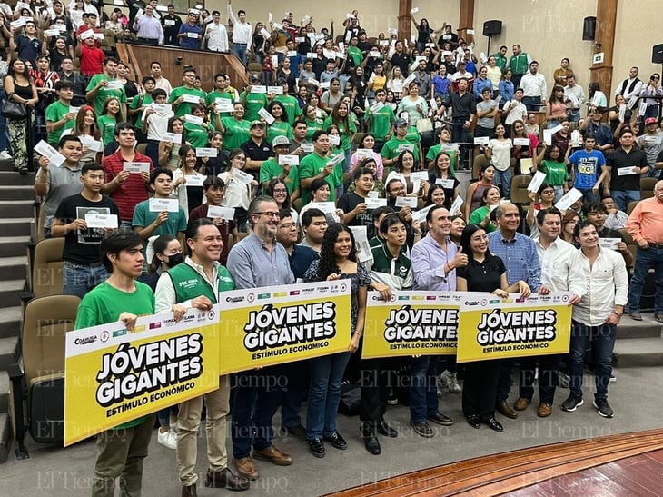 Estado, entrega estímulos 'Jóvenes Gigantes' en la Región Centro de Coahuila