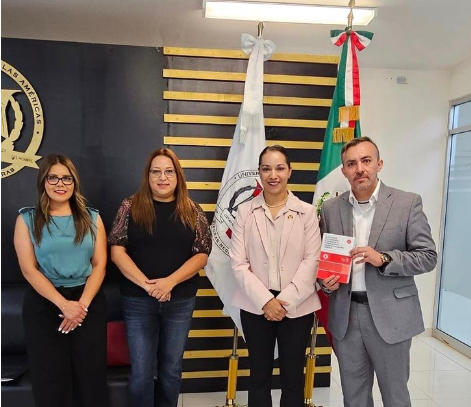 Presentan libro de Baeza a estudiantes de Derecho