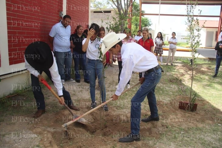 Jóvenes por Coahuila impulsan reforestación en Escobedo 