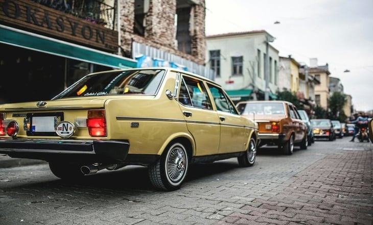 AMLO blinda regularización de autos chocolate hasta 2026