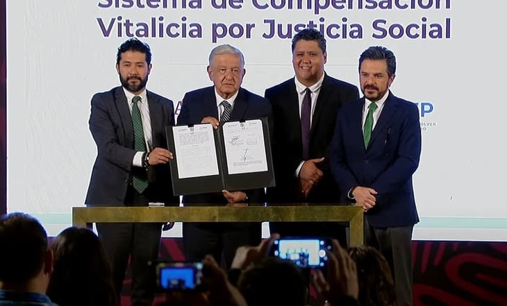 AMLO firma convenio 'para hacer justicia a trabajadores del SME'