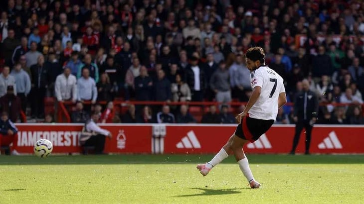 Raúl Jiménez marcó por tercer partido consecutivo en el triunfo ante Nottingham Forest