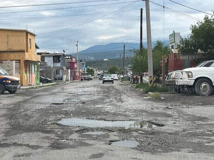 Calles principales de Praderas Tercer Sector presentan gran daño en pavimento