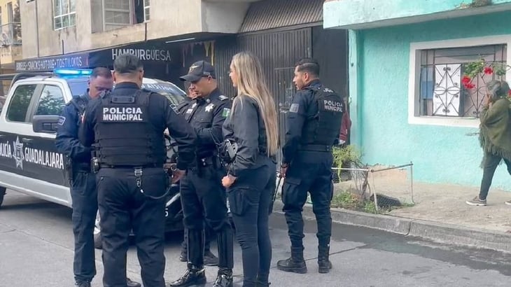 Hombre llega a domicilio en Guadalajara y agrede con ácido a familiares