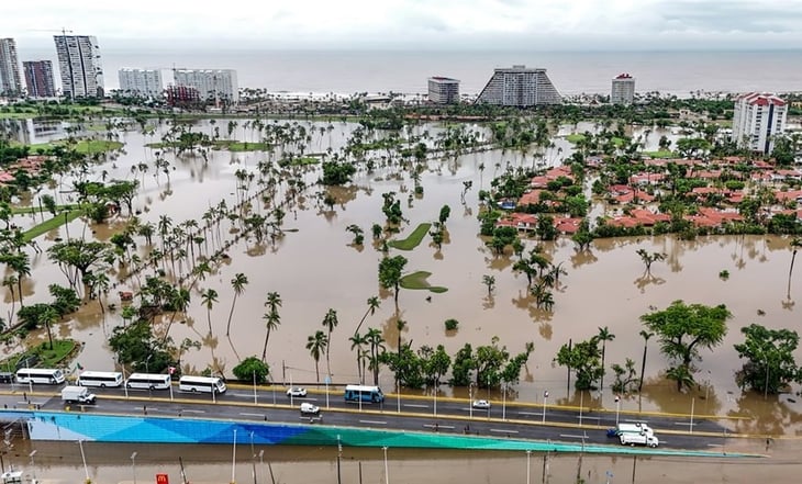 Aeropuerto de Acapulco continúa inundado