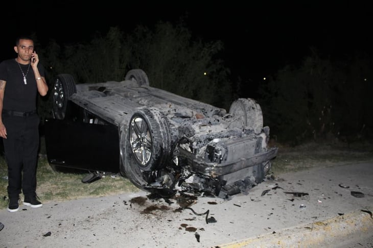 Accidente en el Bordo Sur deja un auto volcado y daños significativos