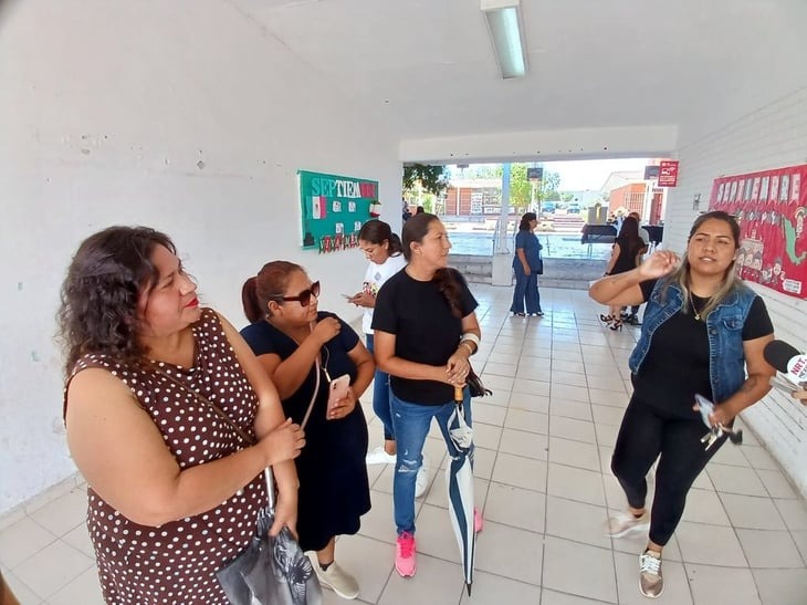 Director se jubila y madres lo acusan por presunto desvío de fondos 