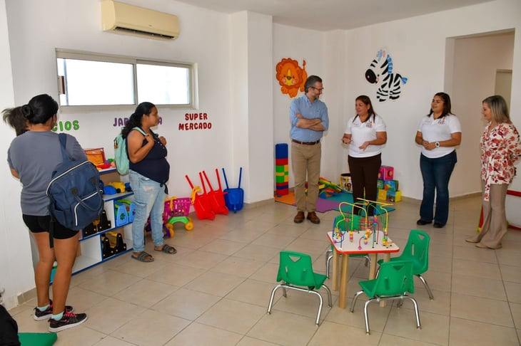 Visitan el CCAPI sitio donde se brinda atención y crianza a niños y niñas