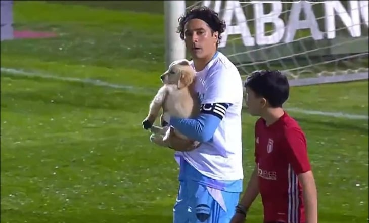 Memo Ochoa saltó al campo con un perrito y logró otra portería en ceros en Portugal