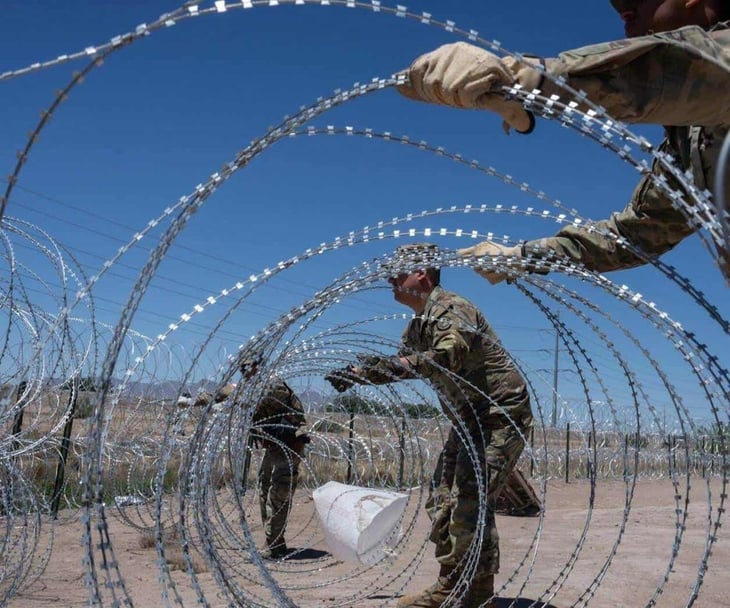 Refuerzan barrera de púas en Texas  