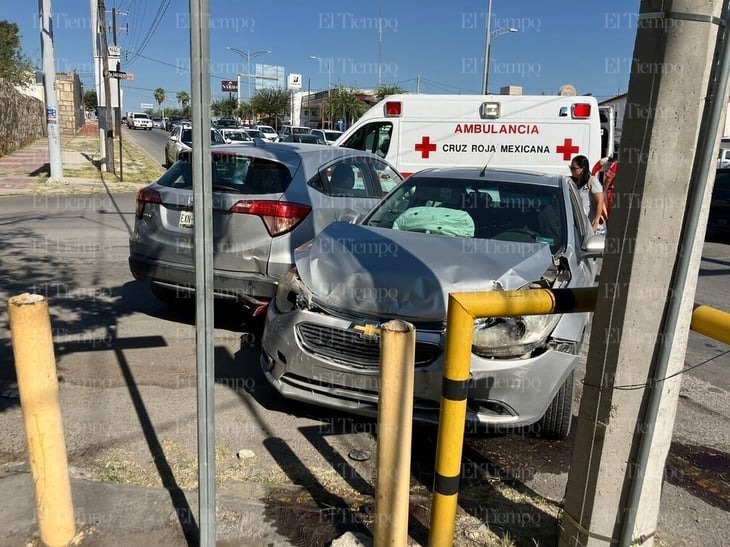 Choque en la colonia Guadalupe deja a dos conductoras lesionadas