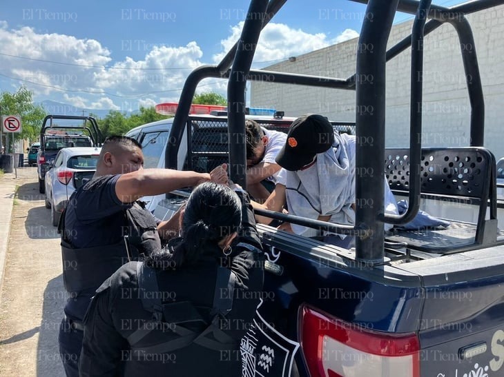 Policía Municipal captura a dos sujetos por drogarse en la colonia Asturias