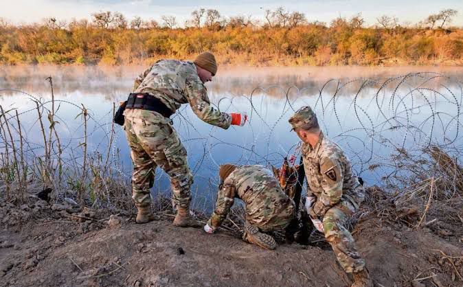 La Guardia Nacional de Texas sigue con la instalación de púas