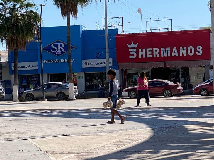 Niños trabajando merodean Zona Centro los fines de semana