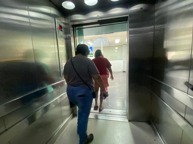 Pacientes del IMSS siguen quejándose por falla en elevadores