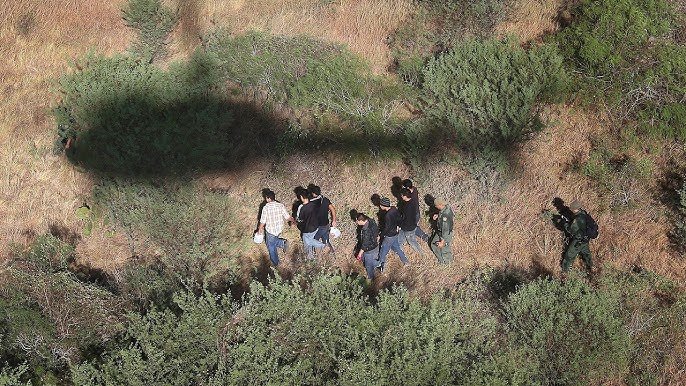 Con drones vigilan paso migrantes, drogas y armas