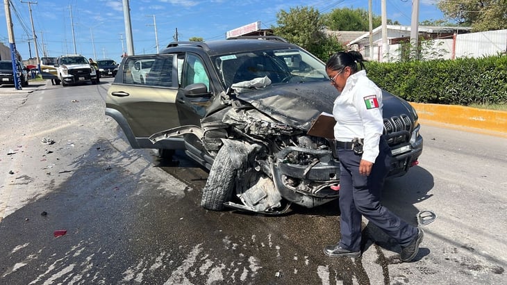 Aparatoso accidente múltiple deja daños totales en Piedras Negras 